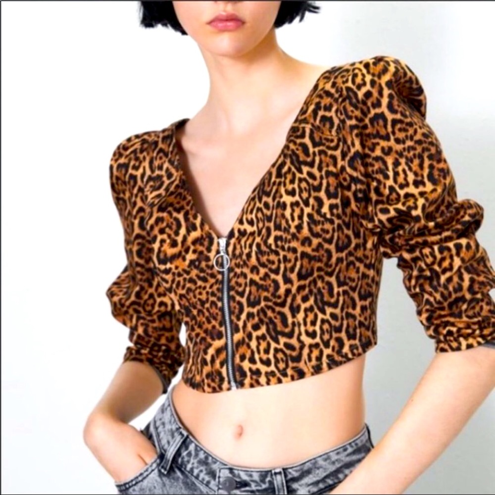 NWOT- Zara leopard print crop top